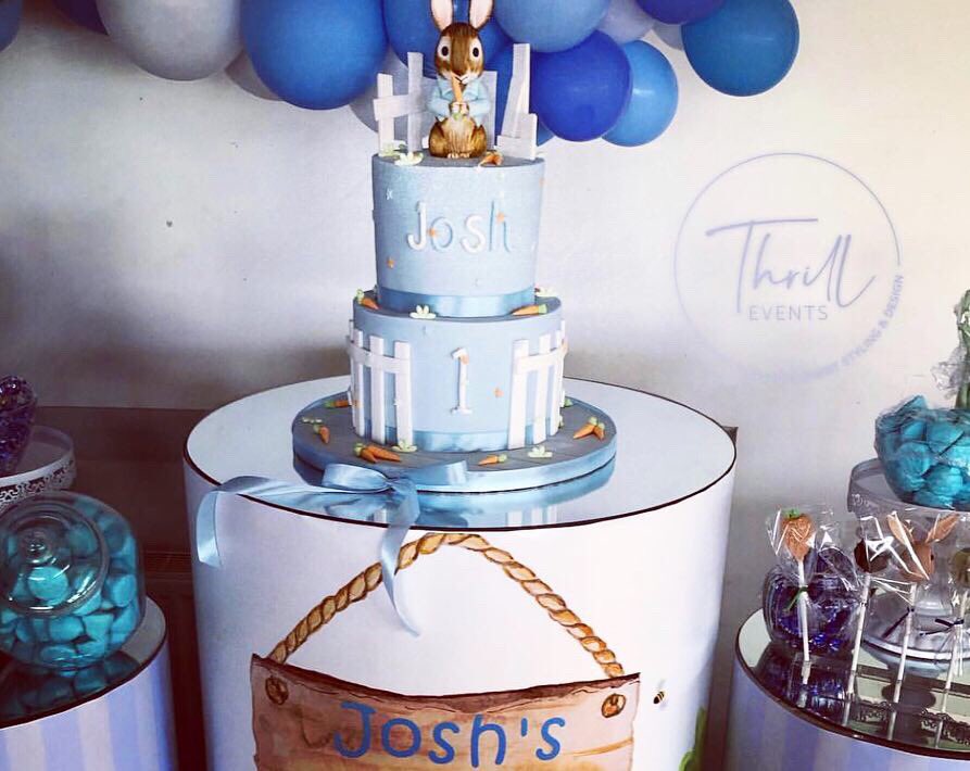 cakedaysaweek's tweet photo. Loved working with @thethrillofitall to create this gorgeous set upπ°π₯
#cake #cakedaysaweek #cakecreation #baking #foodie #cakedaysaweekfavourites #cakedesigner #glasgowcakes #luxury #peterrabbit #peterrabbitcake #peterrabbitparty #event #boy @peterrabbitnews @BeatrixPotter https://t.co/RsrDmDQ3Vj