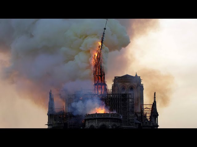 junwoospeach's tweet photo. C'est absolument déchirant à voir.  Envoyer des prières à Paris.
#notredame https://t.co/De2WVWRvSc