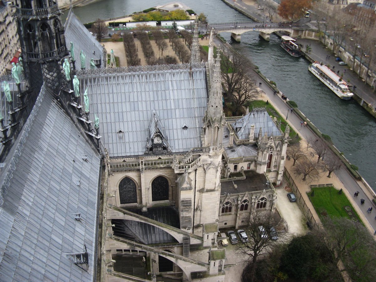 kdoveskees's tweet photo. I’m so sorry, France 💔🇫🇷 #notredamedeparis https://t.co/CXWdDQ9Y5j