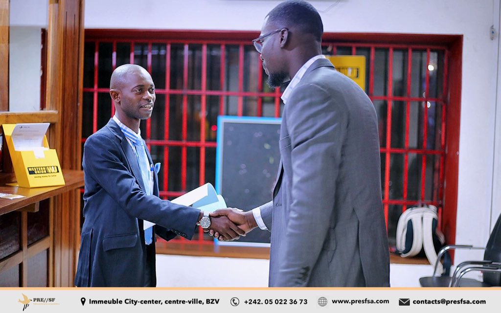 presf_cg's tweet photo. Une bonne semaine d'affaire commence par une poignée de main chaleureuse et sérieuse. Chez PRE//SF "we mean business"!
Bon lundi et bonne semaine à tous!
#presfsa. #business #africa #moneychange #wu https://t.co/gWtHsQ8WLi