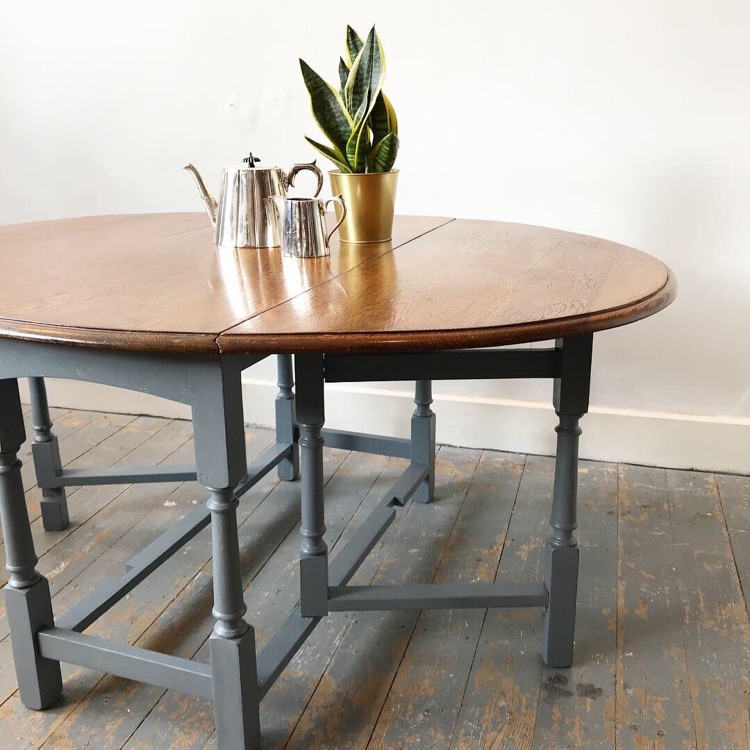 InterestDiff's tweet photo. Who’s hosting Easter dinner this weekend? 🐣
If you have guests coming and need extra chairs we have a whole selection.
We also have this lovely drop leaf table.
#diningtable #dropleaf #upcycled #easterdinner #entertaining #farmhouse #secondhand #secondhandfurniture #shopsmall https://t.co/hS8htg2kB7