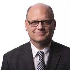 Pitt_Business's tweet photo. Happy #MentoringMatchMonday! Meet @JLL Vice President Barry Josowitz! Barry's mentee recently accepted a summer internship position at JLL. Reach out to Barry and 500+ alumni at  https://t.co/4qUBcyzFFh https://t.co/w6Rrq1sChv