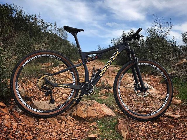 ProtekSpain's tweet photo. ¡Disfruta mientras puedas, pero hazlo de VERDAD! 🔝 #MadeInItalia #ProtekBikes https://t.co/Dg5NvaZINP https://t.co/ylOx8Mrgtm