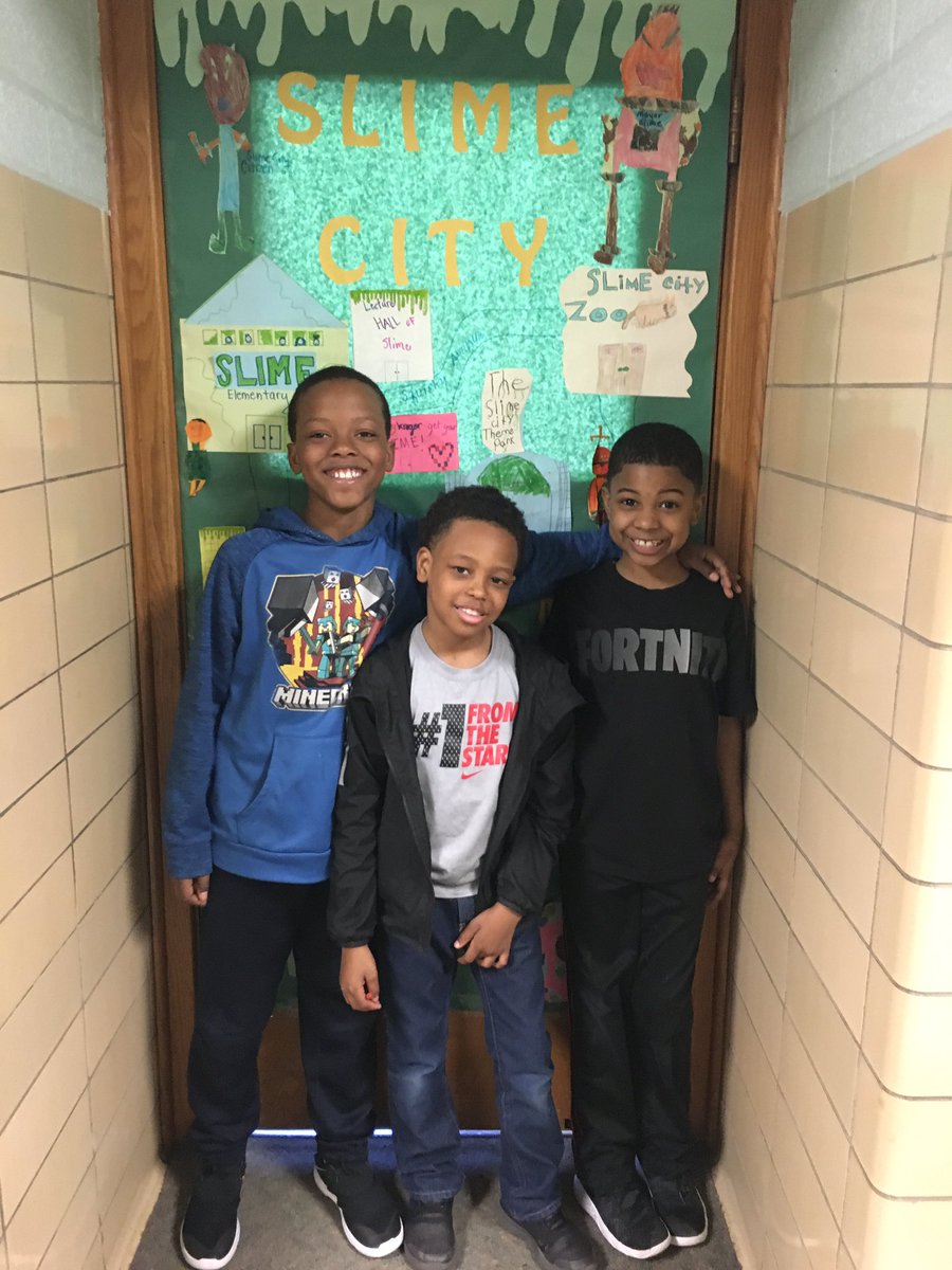 poupard3rd's tweet photo. 3rd Grade students had their first Slime City payday today. Here are our Mini Society treasurer, accountants, interview committee members and money cutters. Way to work together, team!
@HussainAli_edu @Poupard_Dragons @GPSchools 
#minisociety
#payday https://t.co/fhiO8L3CYg