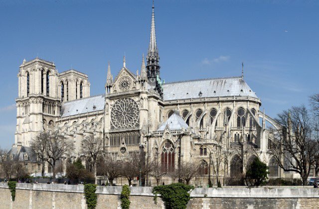 Lesfolies 

Stasera un tempio importante della cristianita, sta andando in fumo a Parigi, Notre Dame , sono veramente dispiaciuto😔