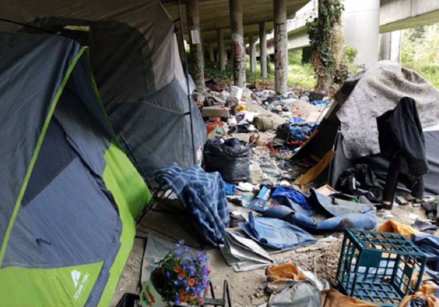 Seattle4All's tweet photo. “Opioid use is a significant cause of homelessness in Seattle and a reason 
why many in the homeless population remain so.”

Seattle v Purdue
1:17-md-2804-DAP
p 89

photos: SPD Nav Team

#SeattleForAll https://t.co/pIM6c9iOeB
