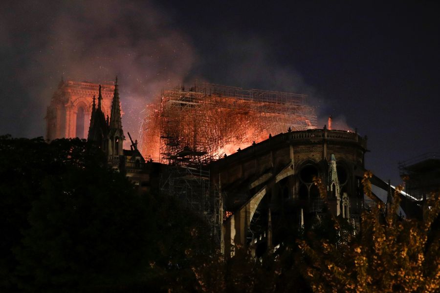 cnni's tweet photo. The next 1.5 hours will be crucial to save what remains of the Notre Dame cathedral, said Jean-Claude Gallet, Paris Fire Brigade commander general.

“There’s a risk that the great bell falls. If the bell falls, it’s the tower that collapses."

Follow live: https://t.co/JY0V5bREYn https://t.co/VfAGSY4ajD