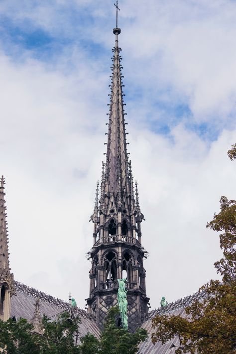 MariaAlAlam1's tweet photo. #Paris Ce n'est pas nécessaire d'être chrétien pour connaître l'étendue de la perte. La perte de la civilisation, de l'histoire, de l'art...😔 https://t.co/QtaqsNtWDf