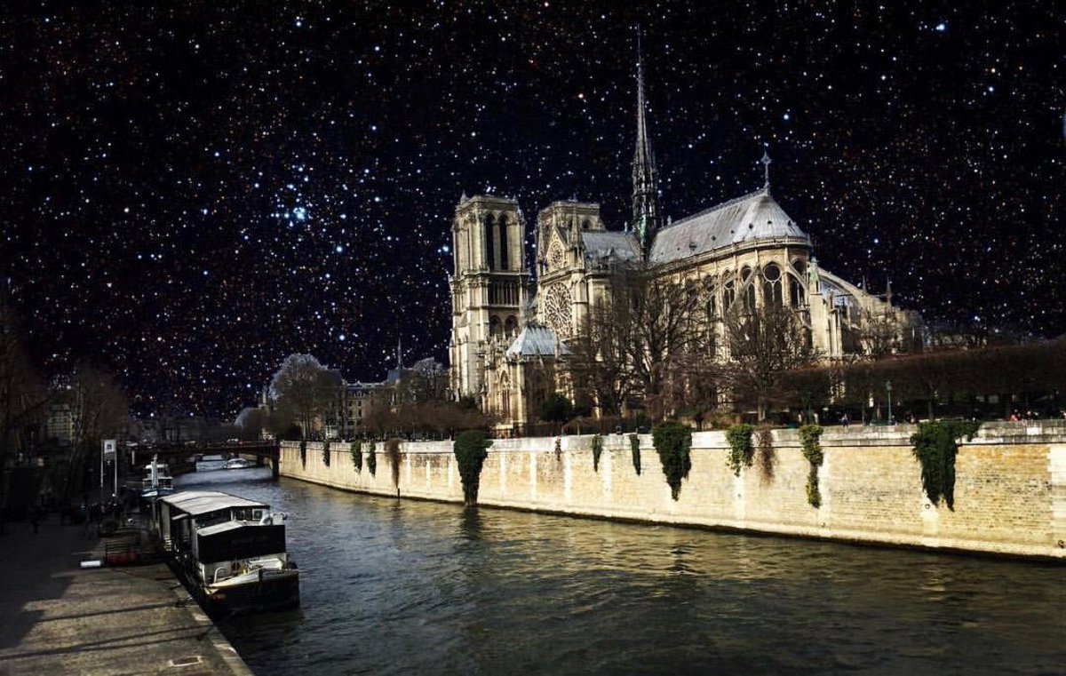 SoaPalladio's tweet photo. #NotreDame comment exprimer notre #sentiment d’immense #tristesse ce soir lorsque l’emblème de notre #histoire, de notre #litterature, de notre #culture lutte contre l’incendie, comme les #humains contre la #maladie. Tiens bon #NotreDame, si indispensable au #cœur des #Hommes 😥 https://t.co/xvwHuwDrft
