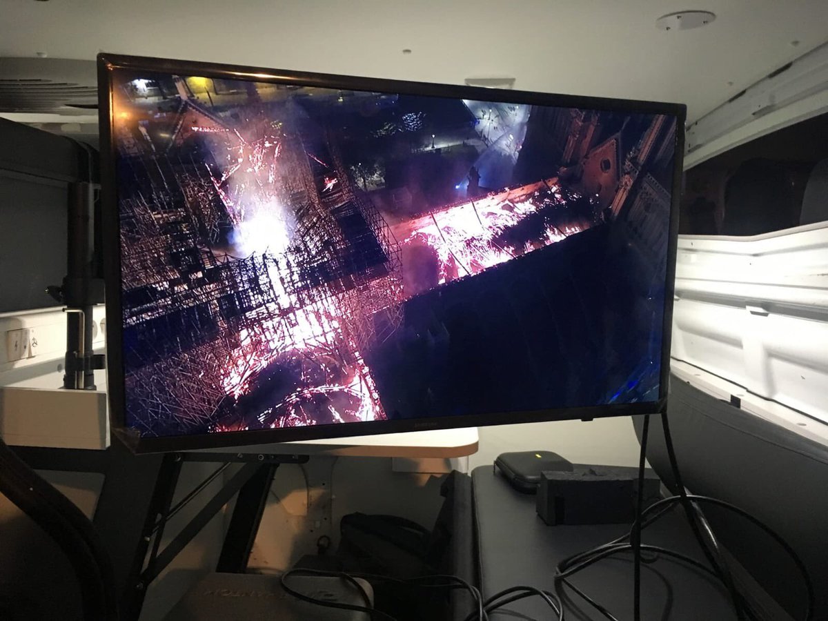 aschapire's tweet photo. Desde un dron.  #NotreDame https://t.co/bTpRja7A8E
