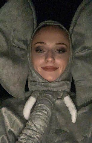 nnutpuppy's tweet photo. Sansa intentando infiltrarse en el ejército de Cersei https://t.co/qHTHRn1x9q