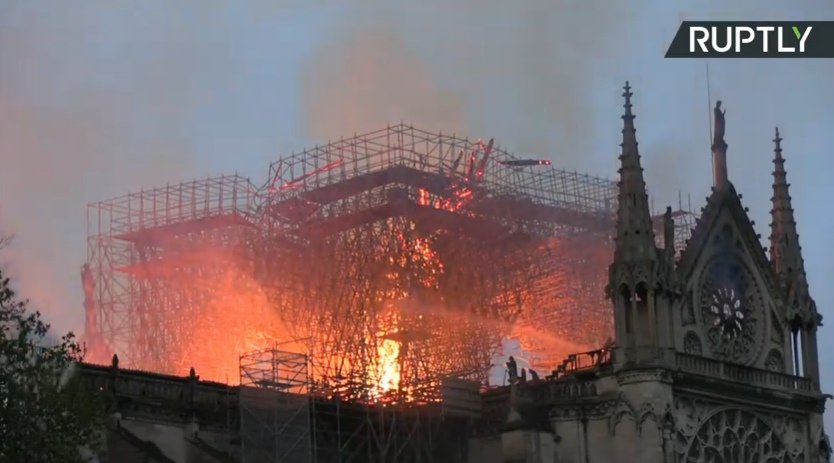DariaLevchenko's tweet photo. It's hell, it's terrifying 😱😱😱
#NotreDameDeParis
#Paris #ItsHell https://t.co/RIzvx8ekHS