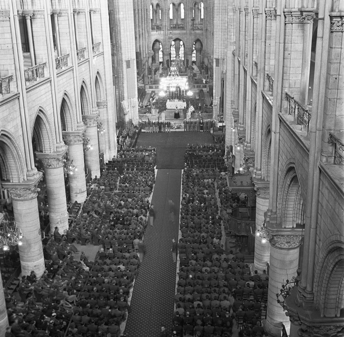 BuzzFeedNews's tweet photo. These historic images of Notre Dame show its eventful past
https://t.co/wUhAYUN5Co https://t.co/Nby8Sb7fqh