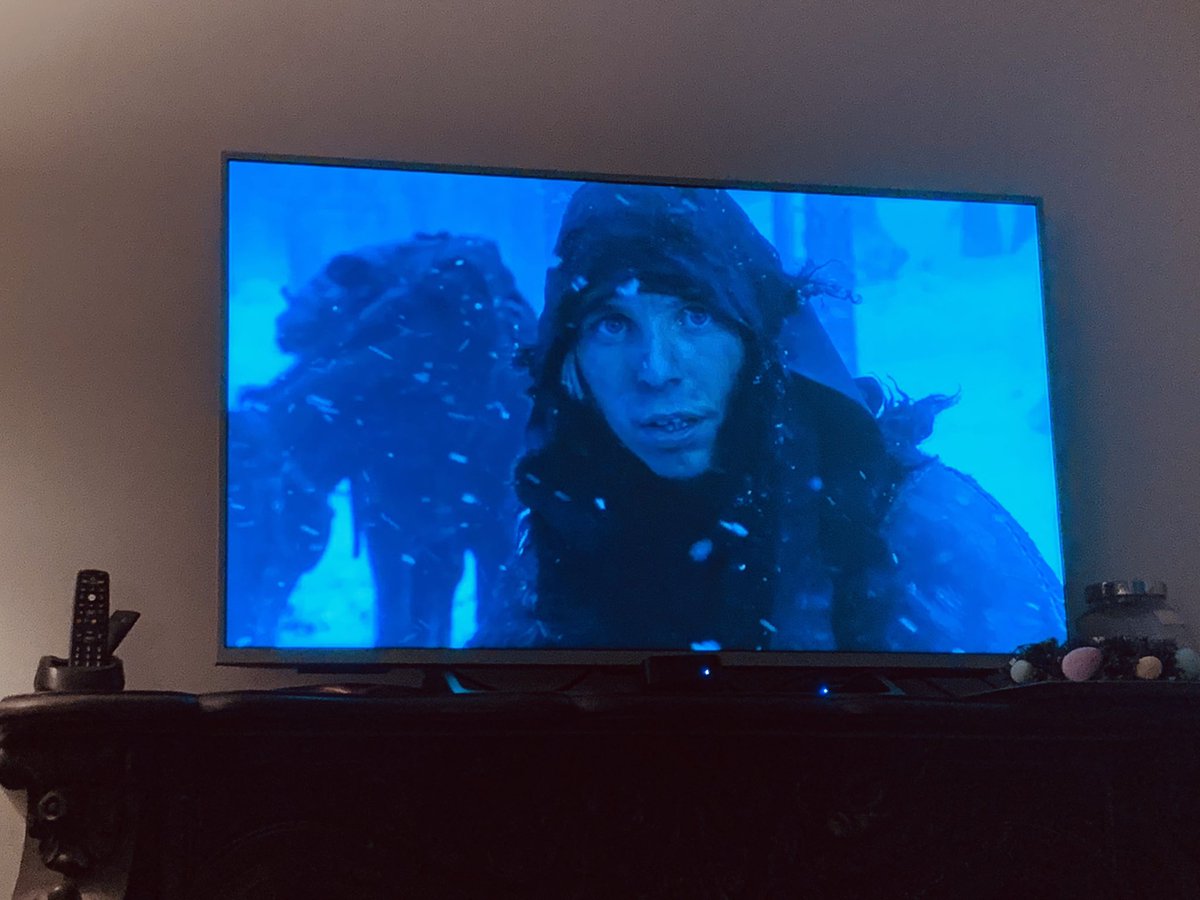 Ok. 4th attempt at watching   #gameofthrones S01 E01....