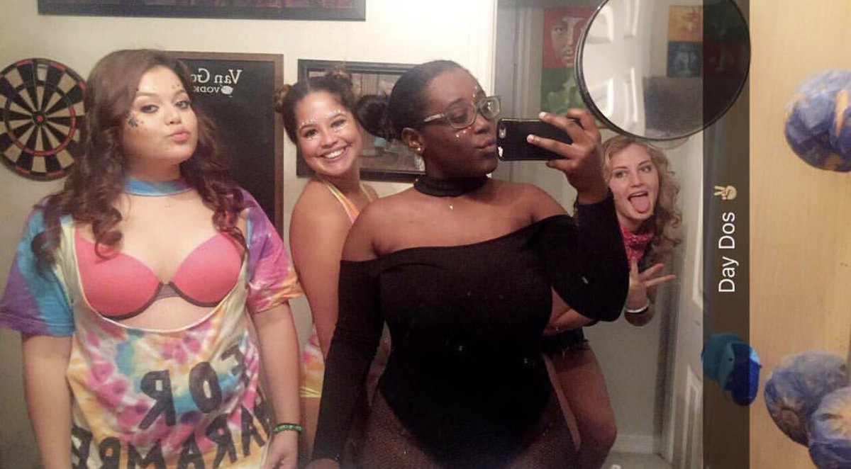 lexxdarliene's tweet photo. @xl1067 #EDCXL 😈
@GabyZamora18 @xojaciely_ @berkleyraine https://t.co/fB9BoT8xPN