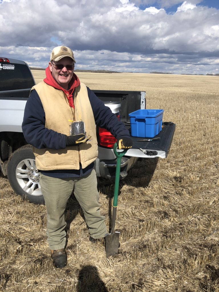 Elliott_R_H's tweet photo. My first day out for #sample19 for @Western_Ag in NW Sask with Tom King! #shinyshovel #PRStechnology #prscropcaster @westernagNWSask https://t.co/auokGvAU86