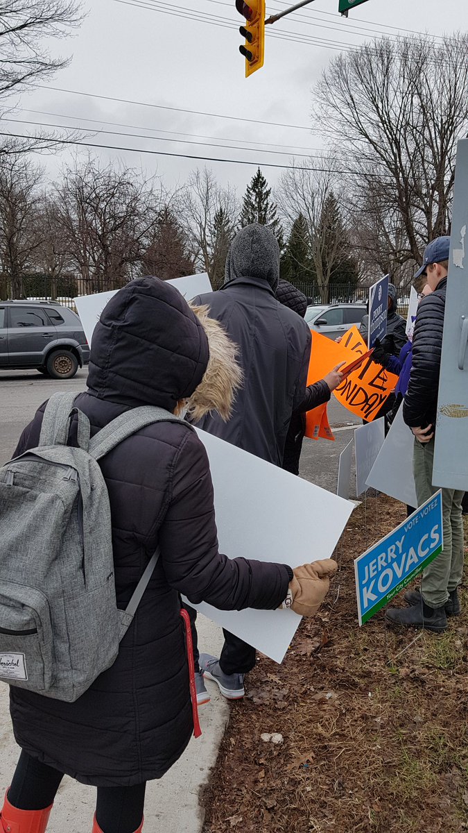 VotePENNYt's tweet photo. Nous travaillons jusqu'au dernier moment! Votez aujourd'hui #RideauRockcliffe https://t.co/MQOJFJ9YIT