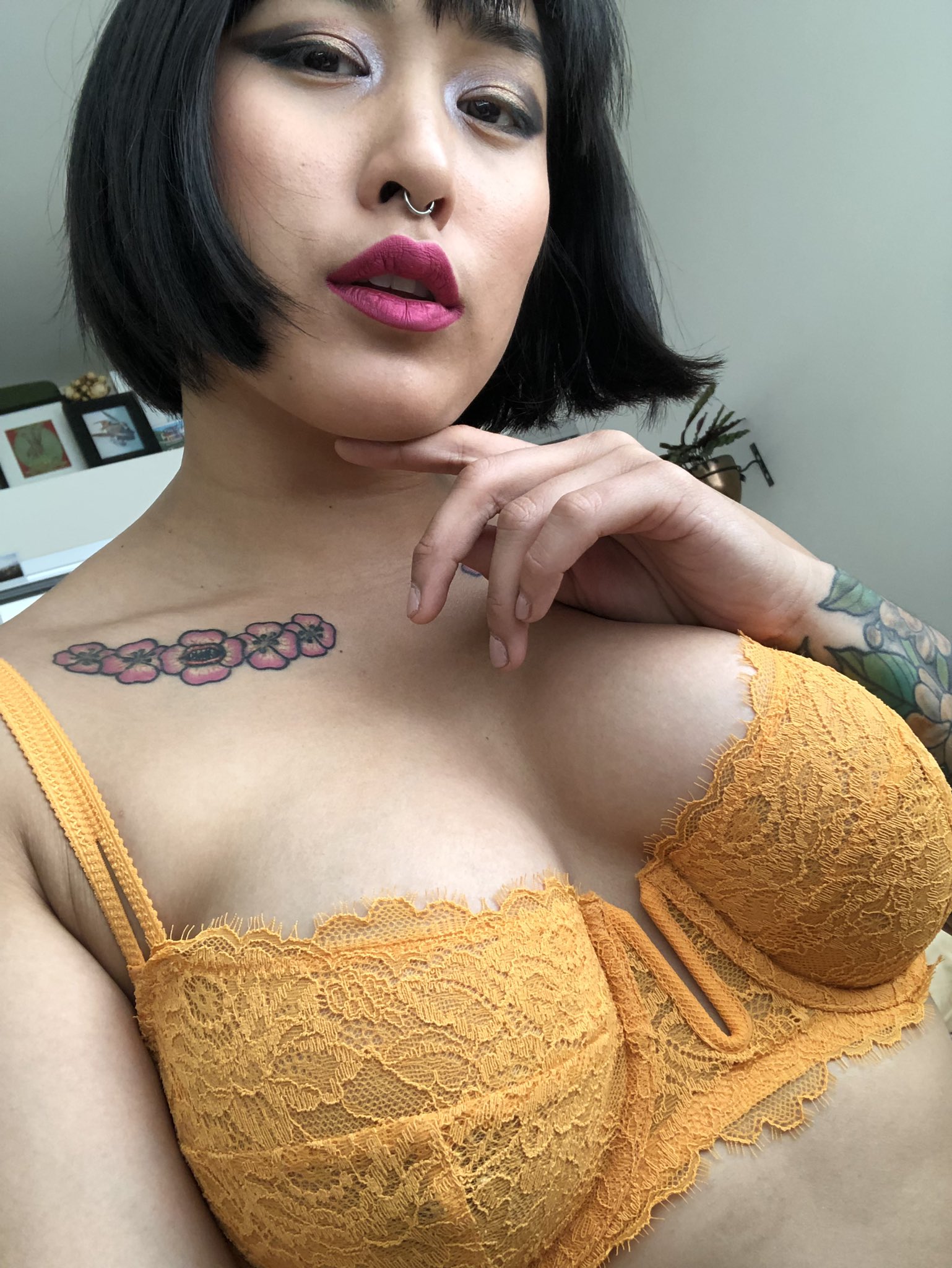 Enjoying all these shimmery pigments from @juviasplace. https://t.co/hjDXulCLfm
