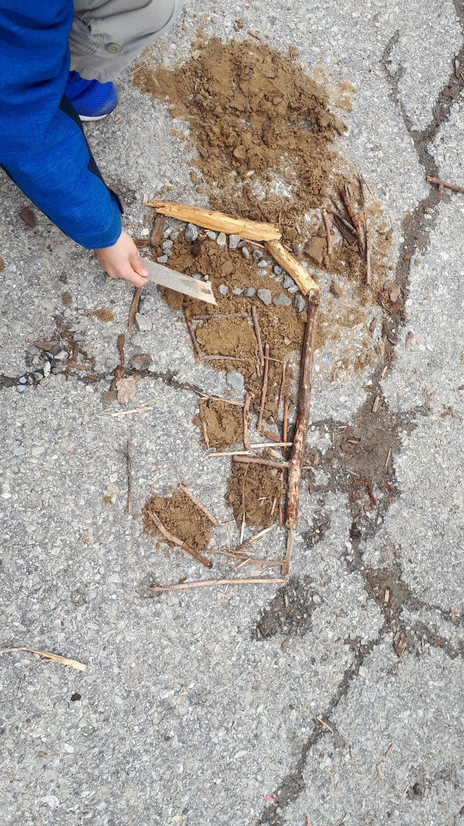 seedlingstories's tweet photo. Garden Nature Maps with Ms Danso's class. Great #teamwork! (We also planted lettuce and pea #seeds in the #schoolgarden.) @TDSB_Withrow @WithrowHandS #gardenmapping #gardeningwithkids #maps #mapping #GardenEducation #OntF2S #STEM #OutdoorEd #getoutside #OutdoorClassroom https://t.co/eW3QYnxRnu