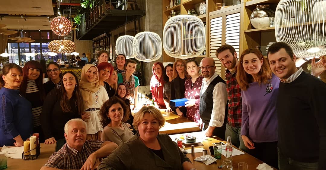 impladentdis's tweet photo. 16 yıl...
Sayısız mutlu hasta, güzel anlara eşlik eden gülümsemeler, paylaşılan güzellikler... İmpladent ailesinin kıymetlilerinden @dterhan❣
Herkesin emeklilik hayalini şimdiden yaşama kararı aldı, bu gece de kendisini yeni hayatına uğurladık.#impladent #impladentailesi https://t.co/g6VBpw3ecf