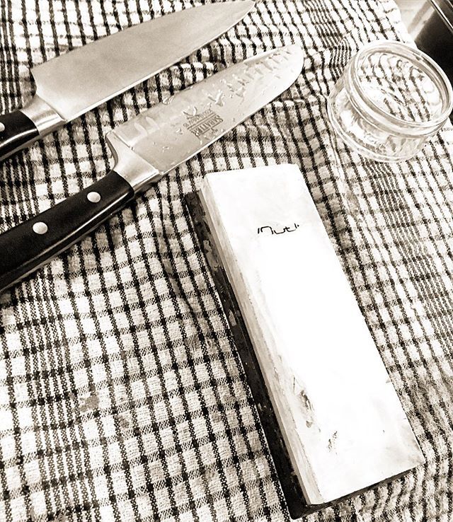 It’s a 5000 grit kinda day #relaxing

#maintenance #knifecare #knifemaintenance #razor #sharp bit.ly/2KD8LRa