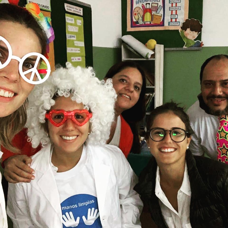 portacomar's tweet photo. 📣 Recién comienza el año y más de 300 niños ya aprendieron como higienizarse las manos 🙌 Nuestros voluntarios visitaron varias escuelas con el Programa Manos limpias, limpias!
Entre todos aportamos ❤🌎
#PortaYLaComunidad #VoluntariosPorta #PortaB #PortaHnos https://t.co/GDSvgmnqYC