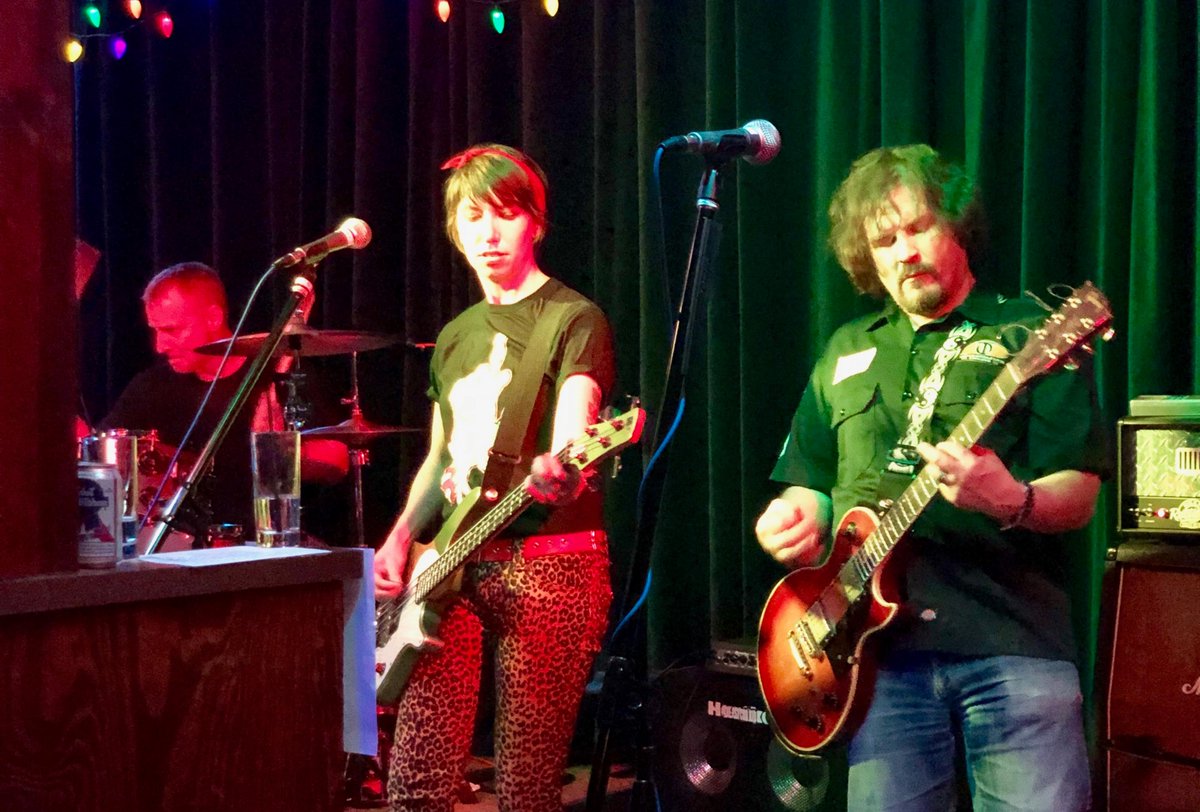 headspinsrock's tweet photo. THX 4 comin' to @silvieslounge to rawk w us on Sat! Congrats to @GoTimeBand  on their new album "Midway"! Plus #InterestingBrick kicked ass! #LiveMusic #Punk #PunkRock #ChiPunk #LocalMusic #Rock #SupportLocalMusic #Guitarist #Bassist #PunkChick #Drummer #ThxForRockinSilviesWithUs https://t.co/7n0oZ6Kc1R