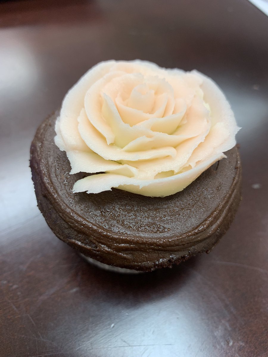 Thank you @brooke_dodrill for bring me this beautiful  sweet treat! Make my day:)