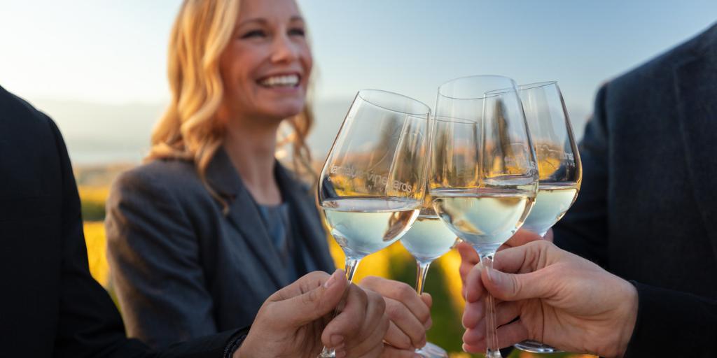 Tourism_Kelowna's tweet photo. Did you know? MT @winebcdotcom: The #BCwine industry currently draws 1 million visitors to BC, with $600 million in tourism and tourism employment-related economic impact every year. An incredible contribution. 🥂 #BCWineMonth #exploreKelowna 📸: Shawn Talbot Photography https://t.co/PO9sXshOFN