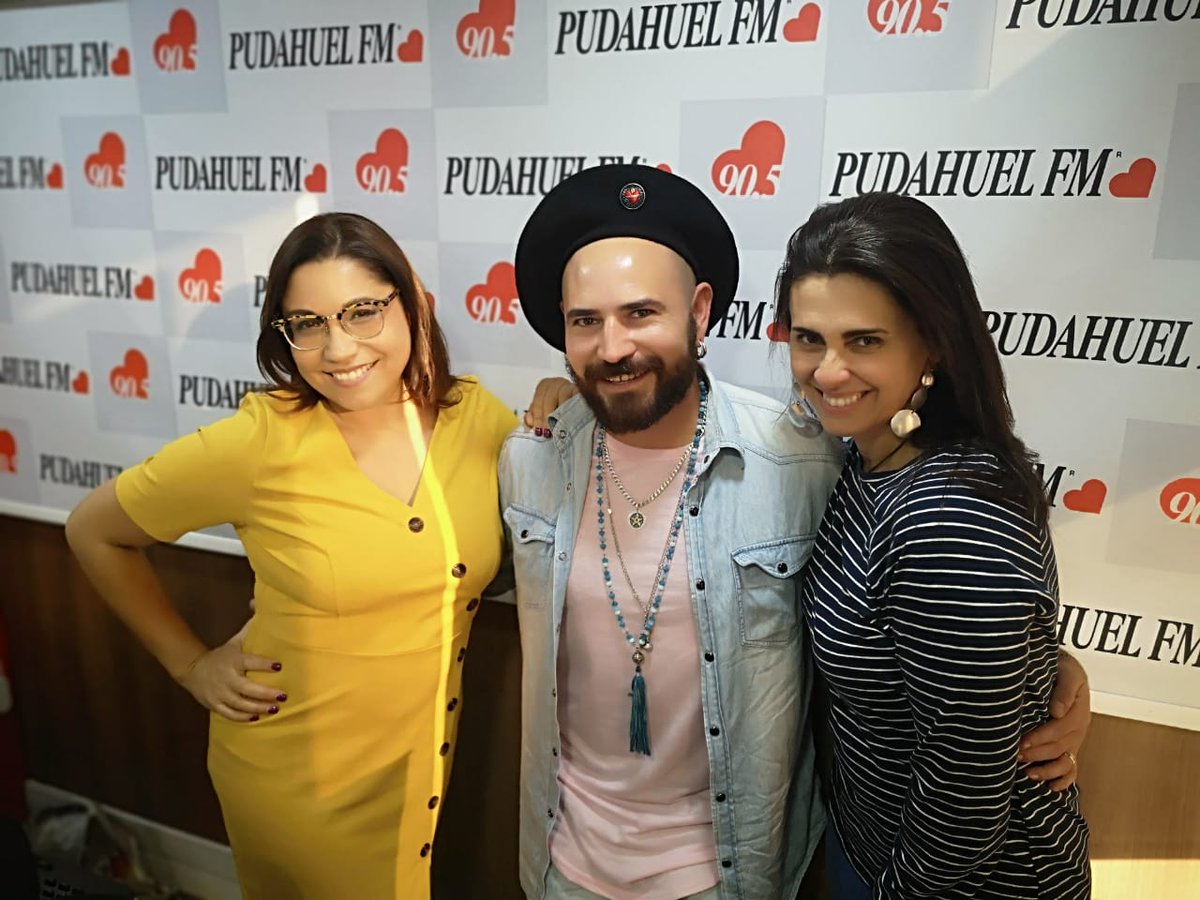RadioPudahuel's tweet photo. Ya estamos al aire con #Devajot en las #MuñecasPudahuel llámanos al 223812020-21-22...además envíanos tus audios, COMENTARIOS Y BUENA ONDA AL +56 9 94505122 y no te olvides visitar https://t.co/F6FaNDTBBV https://t.co/olZkLhzsBJ