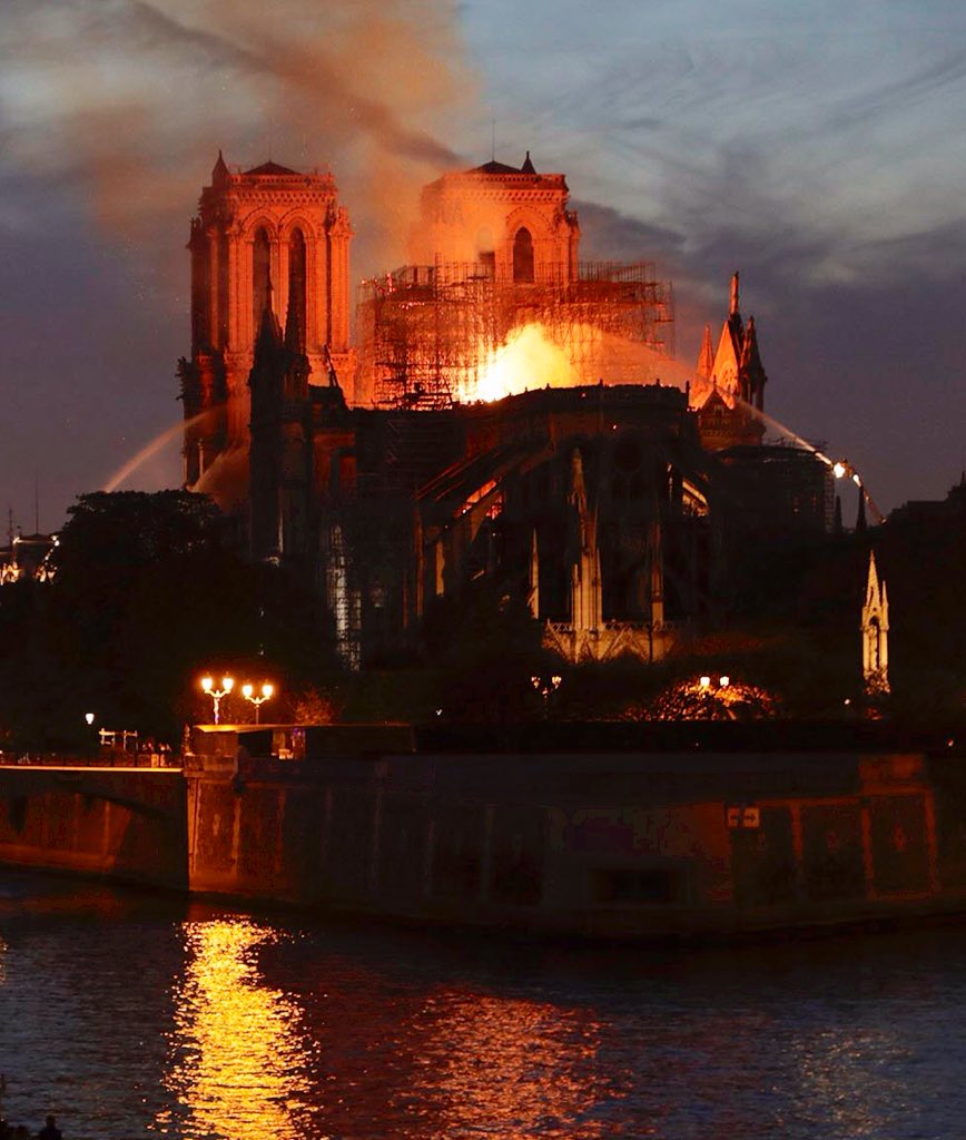 INCENDIO EN NOTRE DAME - Página 6 D4OSAMUW0AUVAZz