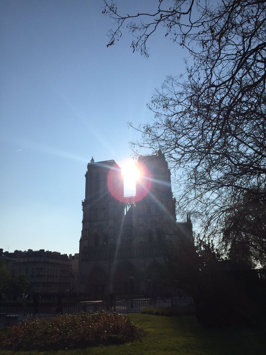 beth__wright's tweet photo. taken yesterday morning:(.  #NotreDameFire https://t.co/v3o52GKGTh