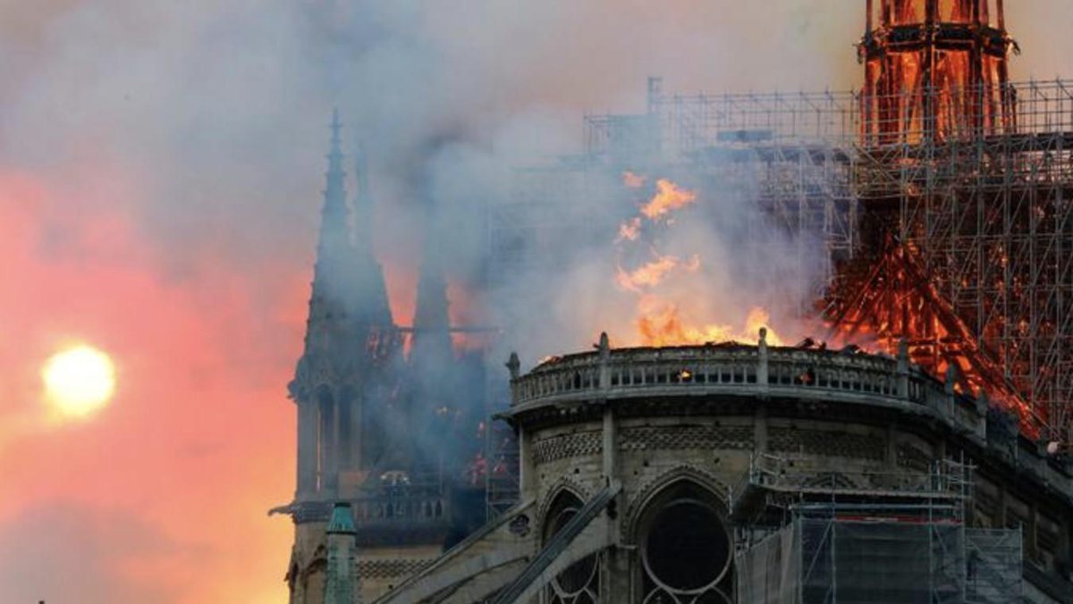 doncdesole's tweet photo. I've been parsing different news outlets and the photos of Notre Dame burning are some of the eeriest that I've ever laid eyes on. https://t.co/6TTFdJjdVD