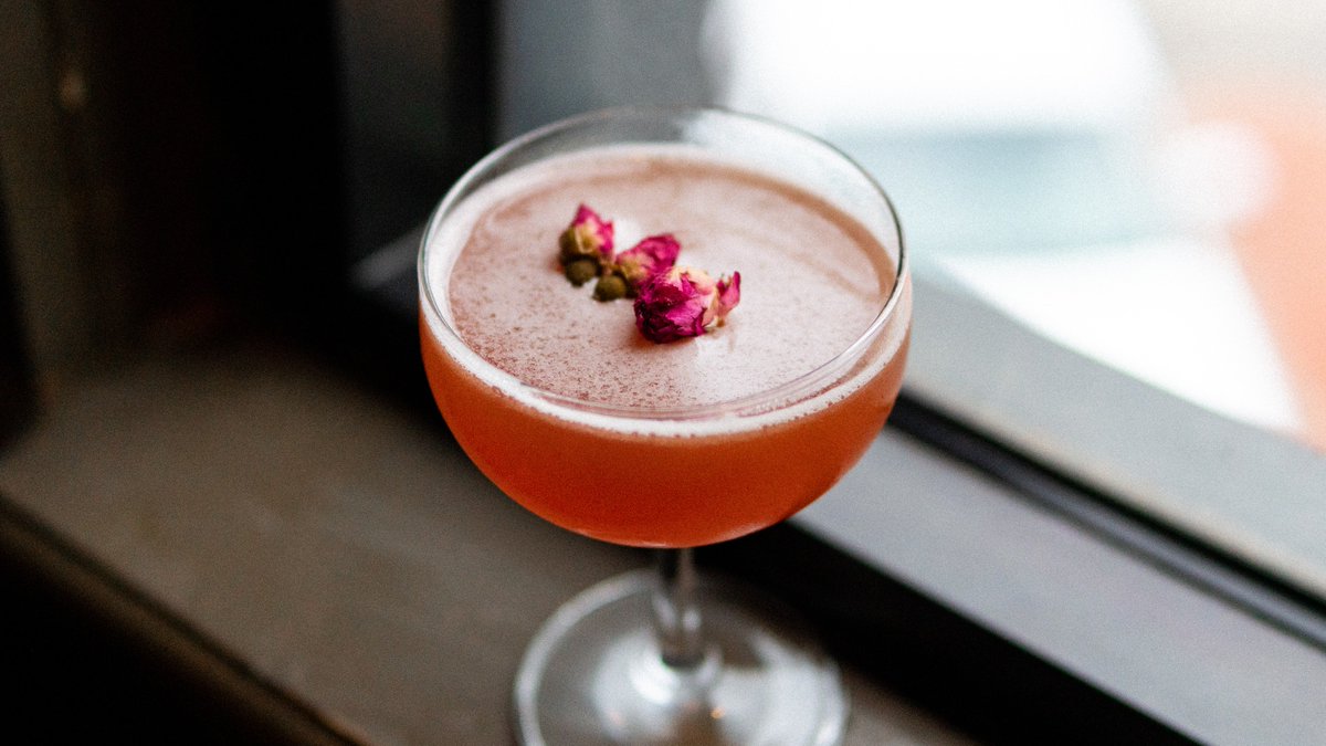 paschallbar's tweet photo. Fleur du Mal on this perfect spring day 🌺 #cocktail #mixology https://t.co/EdvGP128Zx