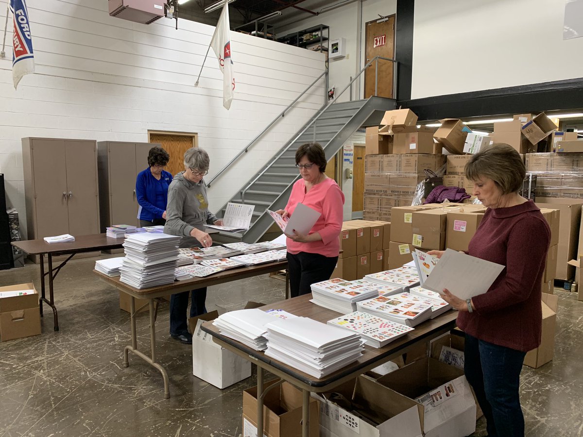 SummitEdInit's tweet photo. Thank you to @CCSofAkron and @TBakron for providing volunteers to help us assemble extra #16ForSuccess kits for pre-kindergarten students in #SummitCounty this evening! Also thank you again to Warehouse Distributors Inc. for hosting and storing our kits! https://t.co/mk9Xw4g7vv