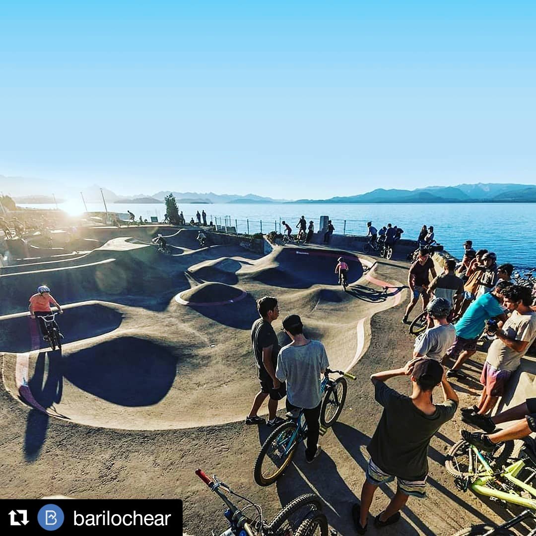 GS_AVILA's tweet image. #Repost @Bariloche_ar
・・#Bariloche ya tiene uno de los tres #pumptracks asfaltados de toda Latinoamérica y el 1ro☝️en #Argentina 🇦🇷 con 650 m2 de pura diversión 🚴🛹
📷 Fabián Arriagada - Martín Maroto Pereyra - Gustavo Ojeda 
#Bmx #Skate #Patagonia #Juventud #Deporte #Ecotasa