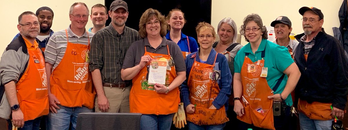 kailaharglerode's tweet photo. Our DS team wanted to give Nancy a HUGE 🤗 shout out! For all her help with inventory &amp; being a great support over the weekend! #TheGreenMachine4126 #SteelCitySquad https://t.co/e7Hy4hbGcJ