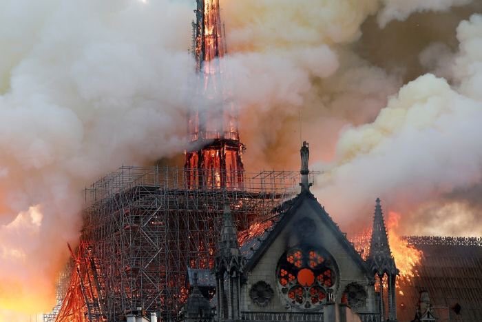 blackcupandme's tweet photo. #NotreDame Gdy bylam dzieckiem uwielbiałam ogladac „Dzwonnika z Notre Dame”. Teraz tylko bedzie mi sie kojarzyć z ogromna tragedia. To przerażajace jaką jeden z żywiołów posiada moc. Katedra przetrwała wiele, lecz jedna iskierka doprowadziła ją do ruiny. Nie umiem opanować łez. https://t.co/5bE7MemH03