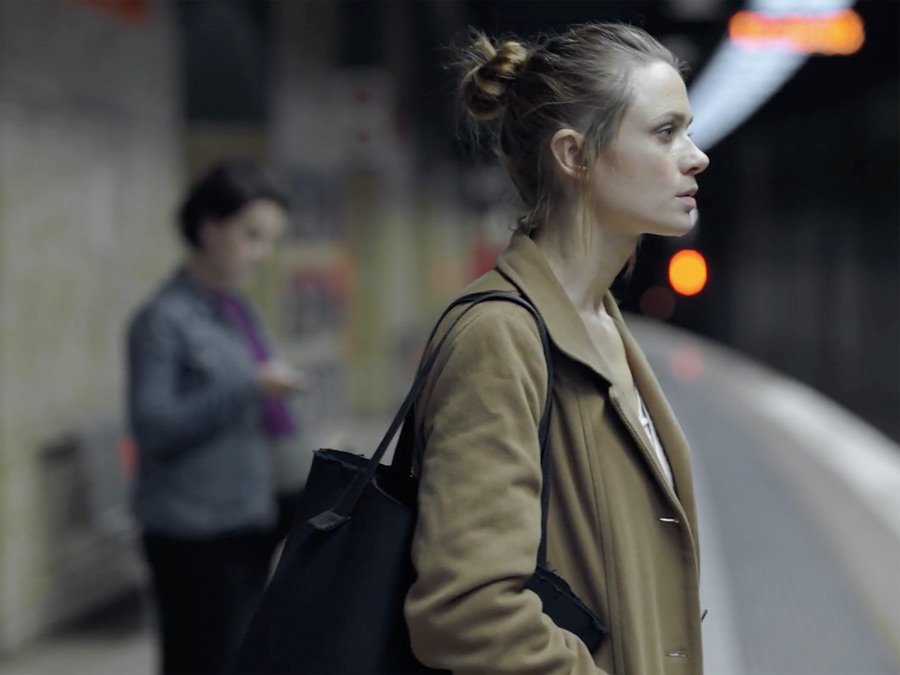 firstshowing's tweet photo. Watch: A Smile Leads to Danger in Shelly Lauman's Short Film 'Birdie' https://t.co/1WcYXPXL5A #SearchlightShorts #Birdie from @foxsearchlight #shortfilm https://t.co/AKY6AJFa3D