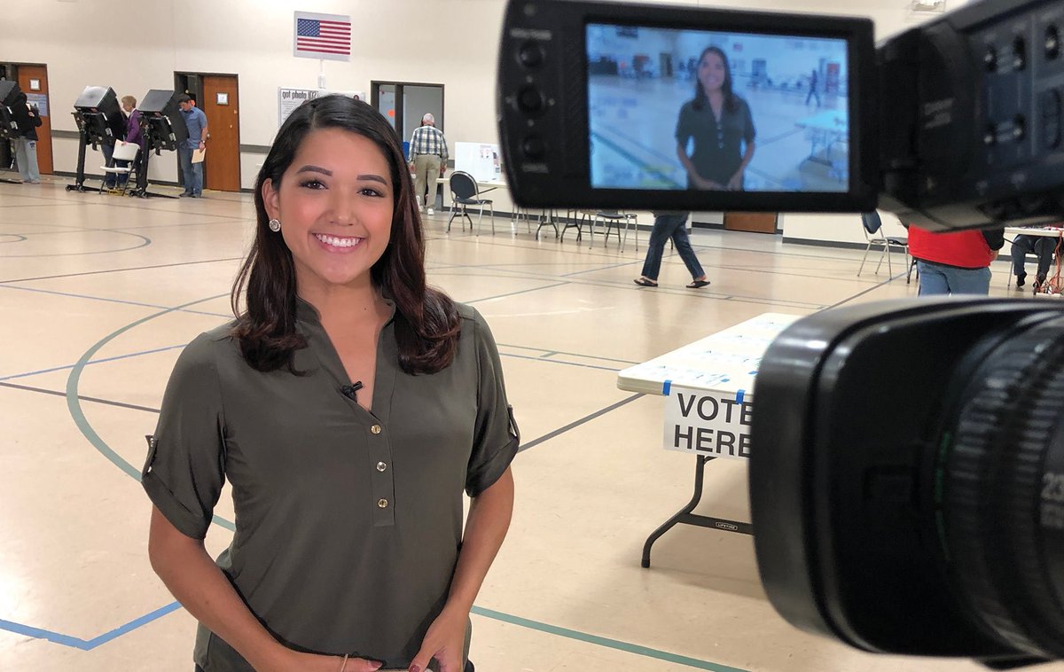 DominicanCANews's tweet photo. Now working at @KSNNews @AAguilarKSN '13 was inspired to become a reporter by Dr. #MelbaBeals #KSNNews #KSN #KSNW #KansasToday #AmandaAguilar #TVReporter #TelevisionReporter #CommunicationMajor #ThisIsDUC https://t.co/5A02XRVdMe https://t.co/NevFt3ApZY