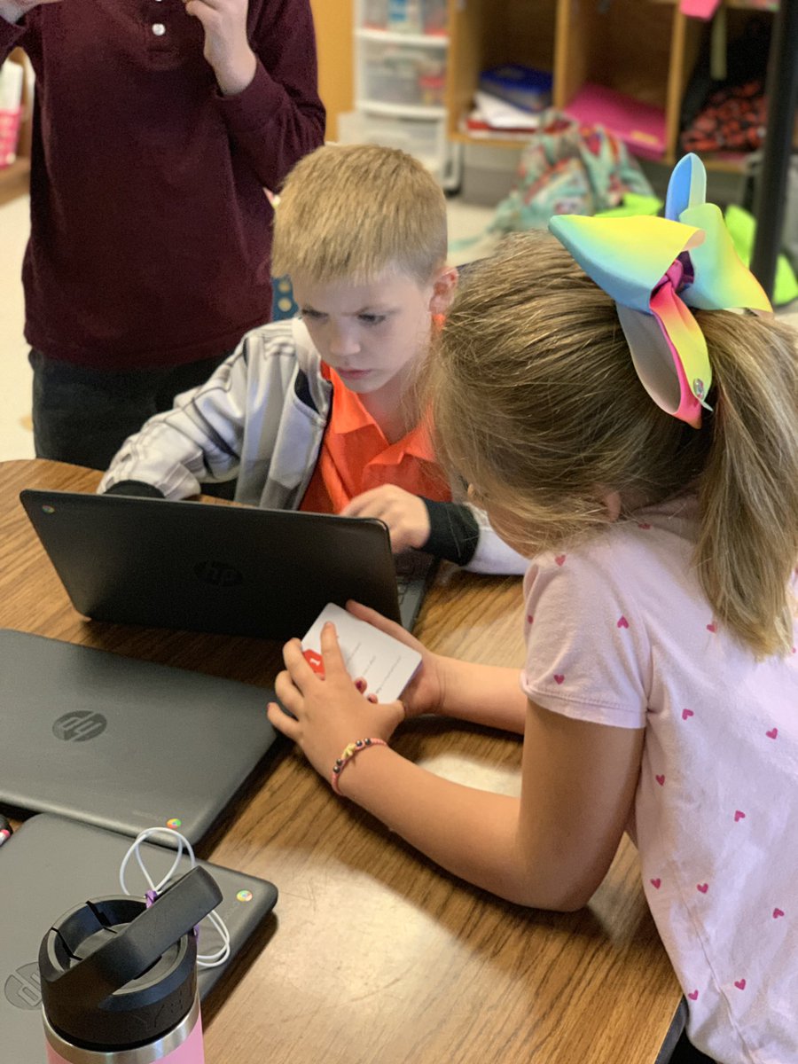 KelseyBerryman1's tweet photo. My superheroes SMASHED problems with our Flexible Seating today! #smashboardEDU @smashboardedu  @CoxsCreekElem #NCfinishesSTRONG #NCchooses2nov8 #NCnov8 #Npossible https://t.co/xMgdUtfjME