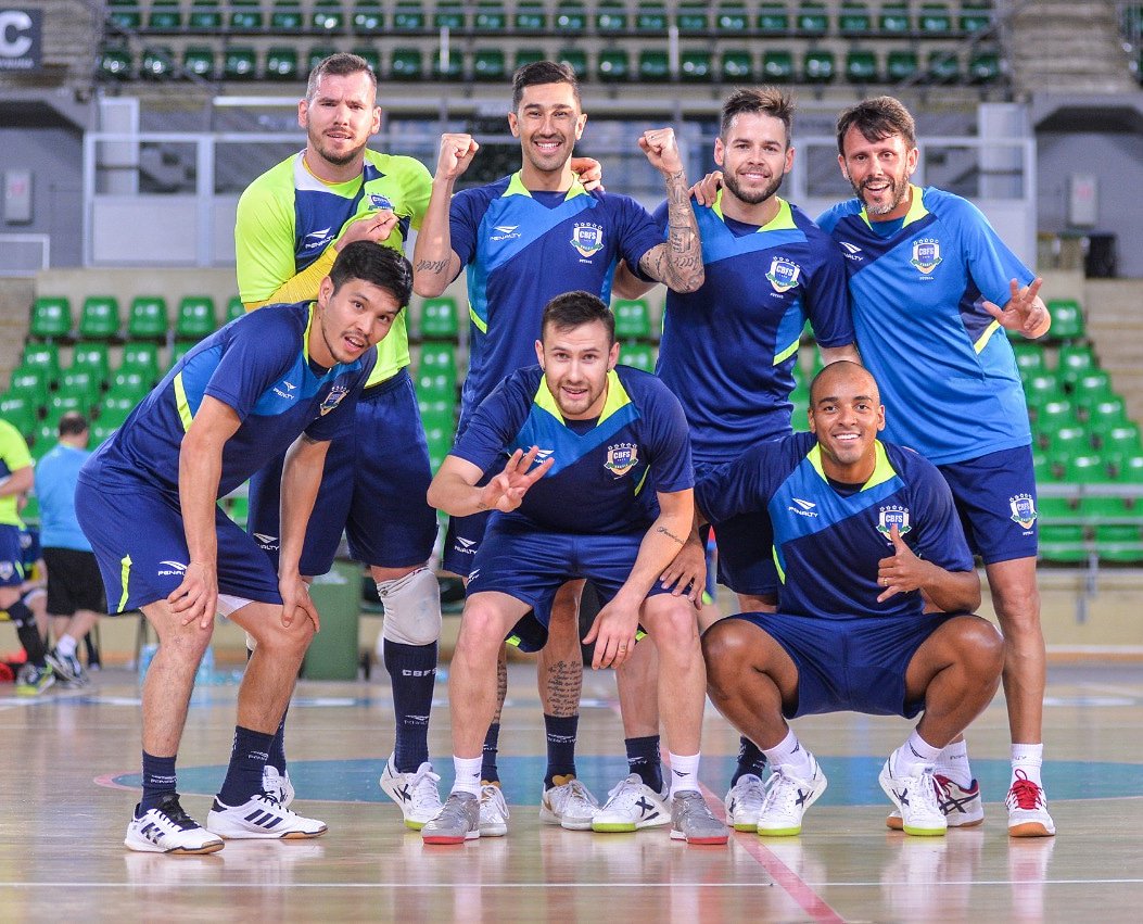 Ferfutsal17's tweet photo. Vitória no Peladão!!🇧🇷🔝#brincamos #deitamos 😂😂😂 https://t.co/T5U8mEtYAQ