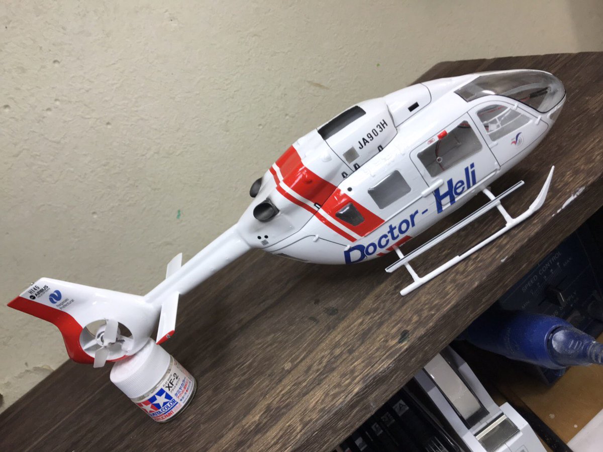 ModelingPreta's tweet photo. EC135 ドクターヘリ仕様、完成しました！内部機関はXKの #K110 です。ブレードは4枚（ヘッドのみ #K124 使用）、ランディングライトも点灯します。トワイライトフライトが楽しみです。  #EC135 #ドクターヘリ #RCヘリ #コードブルー https://t.co/Z8iMptTneX