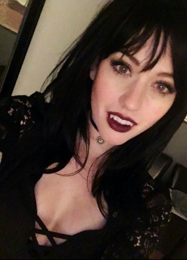 buhunter9's tweet photo. Vampire Kat
@Kat_McNamara #Shadowhunters #HalloweenInSpring https://t.co/yWKRVcDAd9