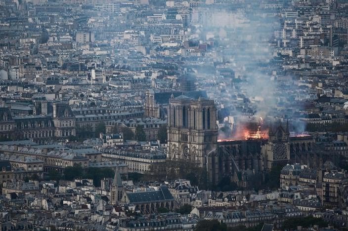 piekowa1's tweet photo. La construction de #NotreDamedeParis a été engagée sous le règne de Louis VII par l'Évêque Maurice de Sully, évêque de Paris, en 1163, elle s'est étalée de 1163 à 1345. Elle a été construite sur une ancienne église de #Childebert et un temple d'Apollon datant du IVe siècle . https://t.co/k0r1b1DtM5