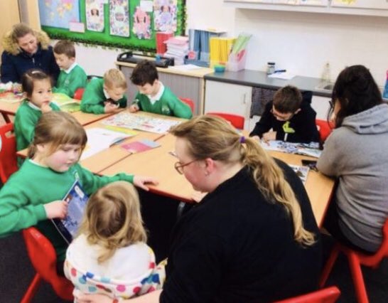 AliceleeFox's tweet photo. Parental engagement with #ReadingForPleasure.Fortnightly Reading Cafes,encouraging staff, children &amp; parents to partipate in book-blether,using book blankets as stimulus. #RfP #@OpenUni_RfP @Booktrust @_Reading_Rocks_ @readingagency @WiderReads @ReadingWise https://t.co/lKxcYomoB7