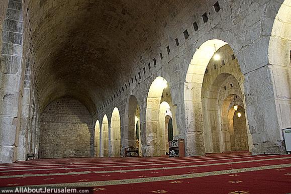 hmorley29's tweet photo. Al-Aqsa Mosque in Jerusalem is also experienced a fire today.  Fortunately it was contained to Marwani Prayer Room, or Solomon's Stables and did not spread. Thought to be built by King Herod, hopefully this historic room is not damaged.

#SolomansStables #alaqsa #marwani https://t.co/WdTJqeP87t