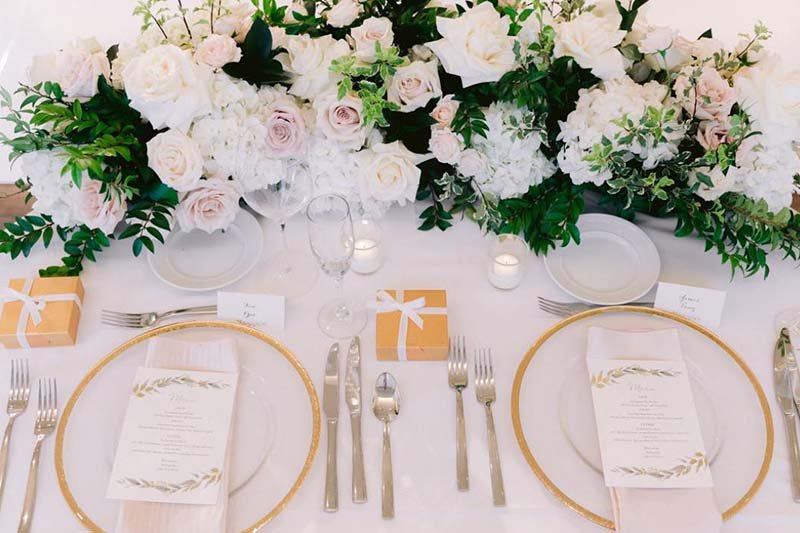 MTBEventRentals's tweet photo. White, green, and gold is such a classic color combo for elegant weddings

Planning | @aquafuzion 
Floral | @aquafuzionfloral @DebbieLiaw
Venue | @PaseaHotel 
Lighting | @jack_tmmpro 
Rental | @mtb_event_rentals 
Photographer | @susieandwill 
Videographer | @amariproductions https://t.co/IUjxzMaXOd