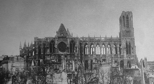 Nous en avons reconstruit, des Cathédrales, nous reconstruirons celle-là, la première. Voyez Amiens en 1918, ou Reims, en 1914. Voyez les aujourd'hui !