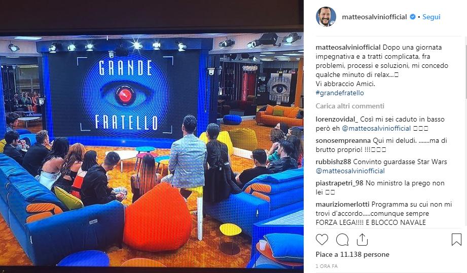 AleAuz86's tweet photo. Almeno non si è fatto il selfie con la tv che inquadra l'incendio di Notre Dame. #Salvini #CapitanCapitone #Annamobene https://t.co/A5rKxTcUUd